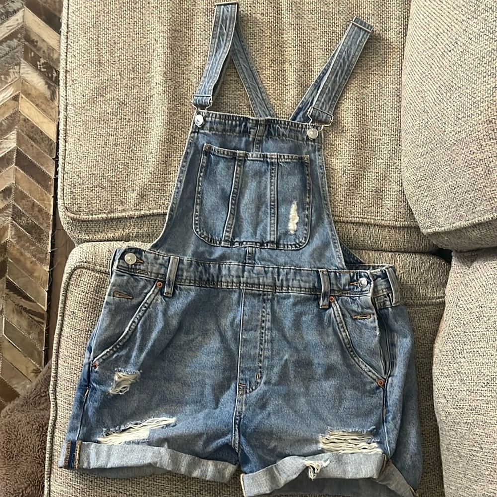 H&M divided size 8 overall shorts NWOT